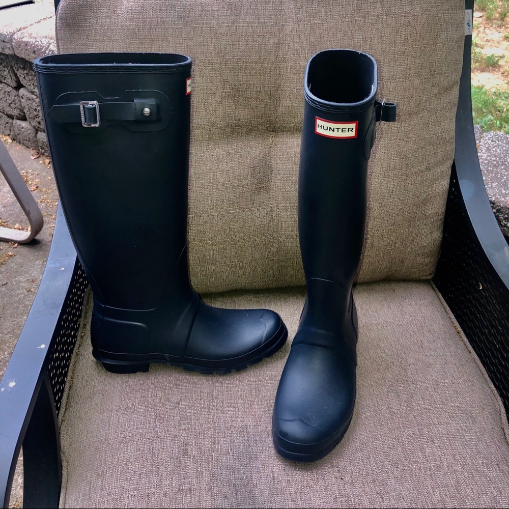 Navy blue Hunter rain boots🌧